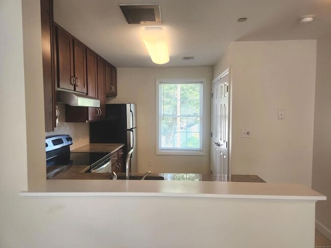 Building Photo - 10 Rockfield Dr
