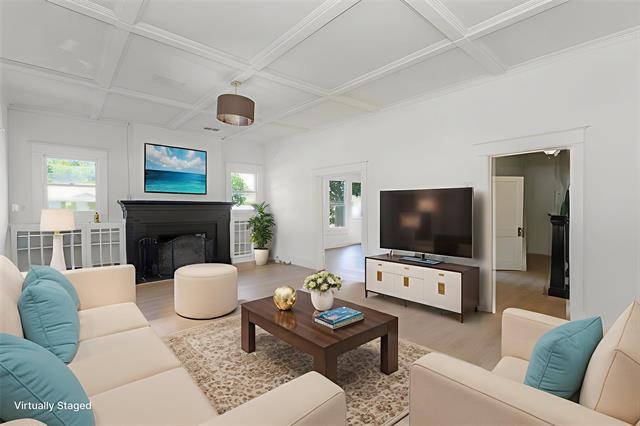 Building Photo - 201 E Pecan St