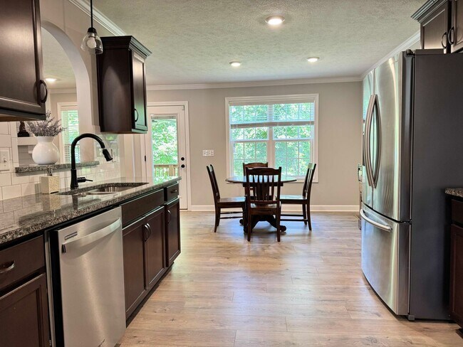 Building Photo - 1057 Brightwood Ct