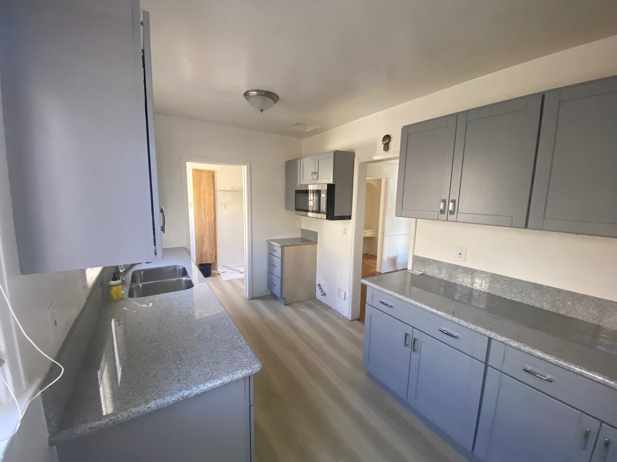 Building Photo - 3016 W 43rd Plz
