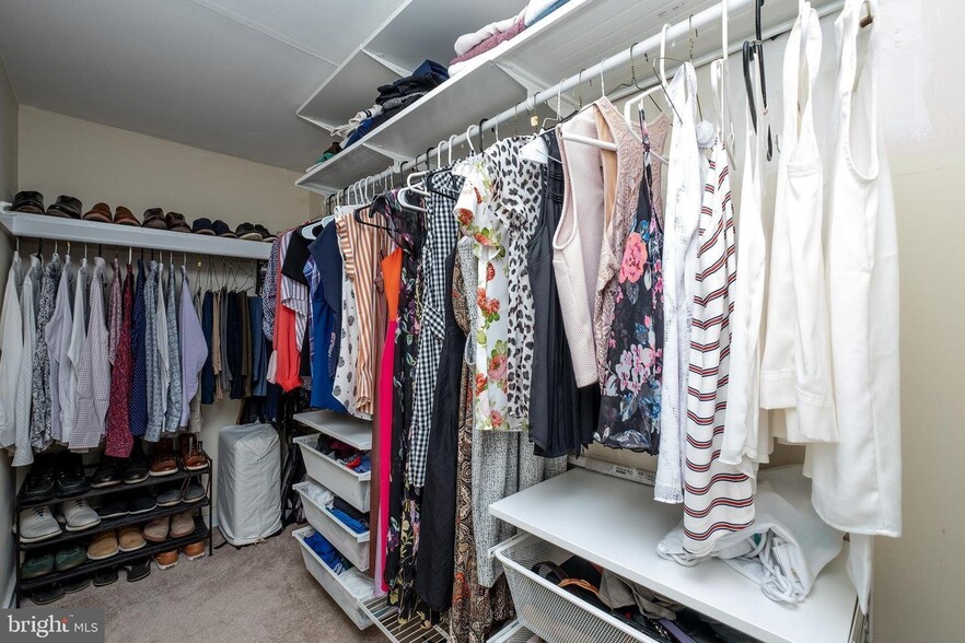 Building Photo - 701 E Barnard St