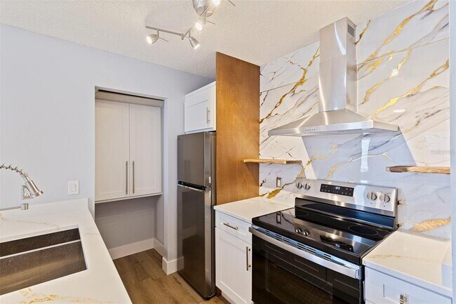 Building Photo - 11901 4th St N