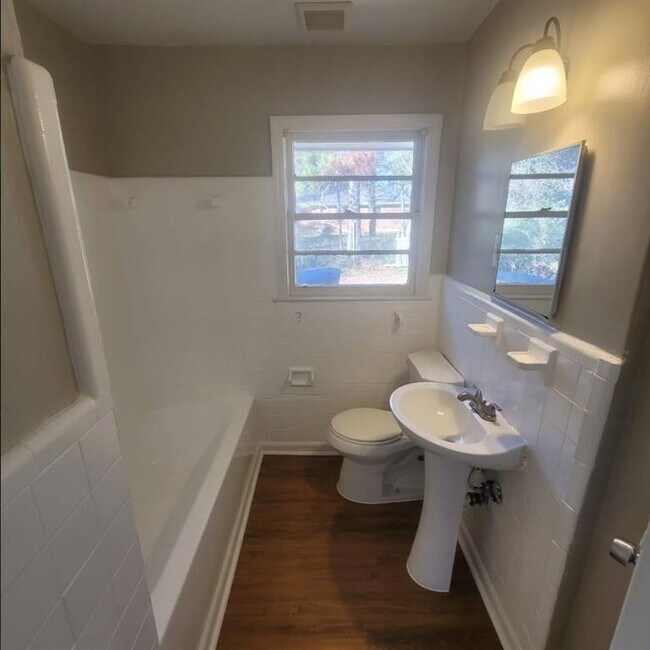 Building Photo - 3728 Loren Dr