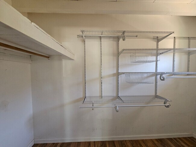 Building Photo - 2 Bedroom 2 Bathroom fully electric house ...