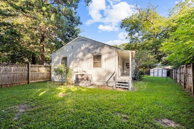 Building Photo - 604 Annie Laura Dr