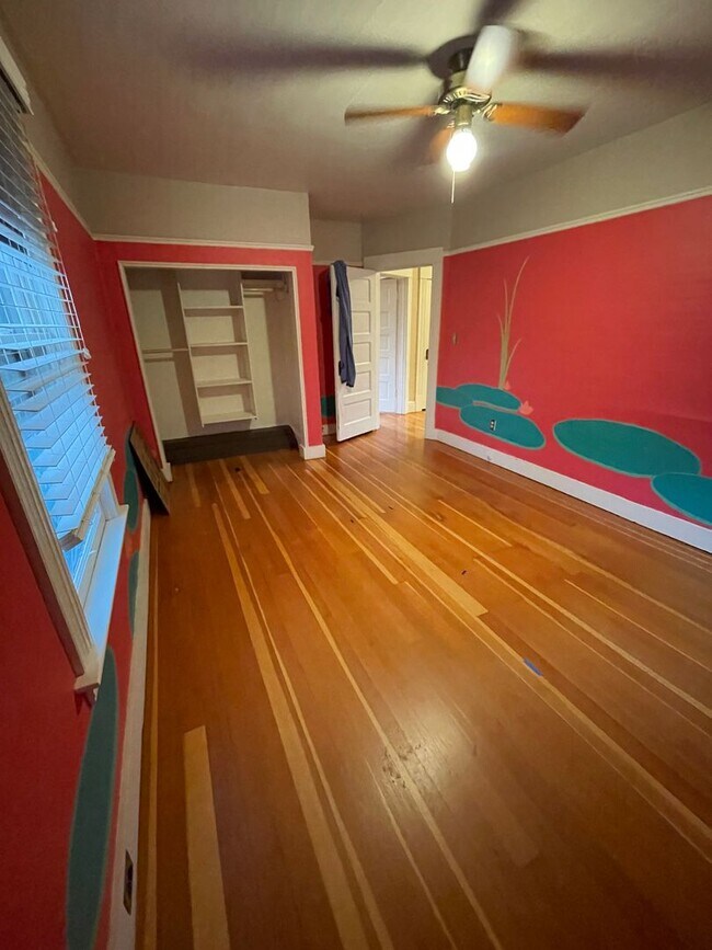 Building Photo - 2002 NE 13th Ave