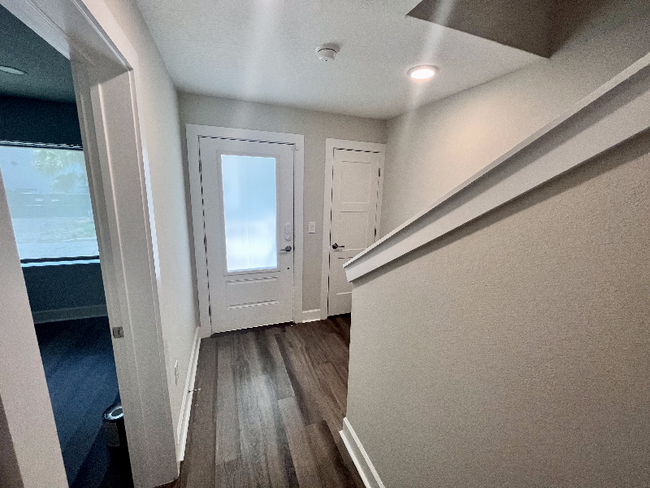 Building Photo - 1302 W Carmen St