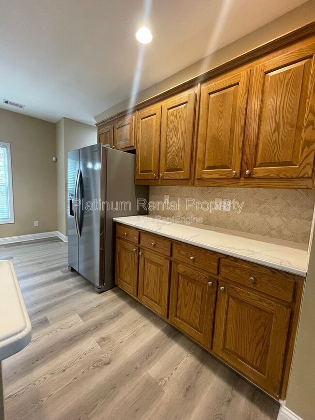 Building Photo - 546 Town Square Way