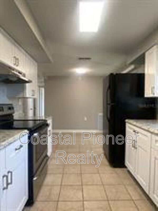 Building Photo - 1633 Marengo Dr