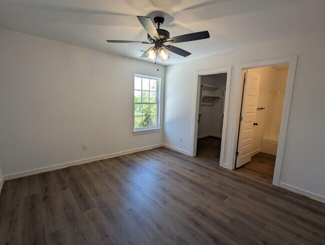 Building Photo - 754 N Crater Ave