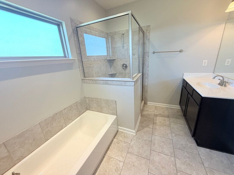 Building Photo - 4264 Blake Cir