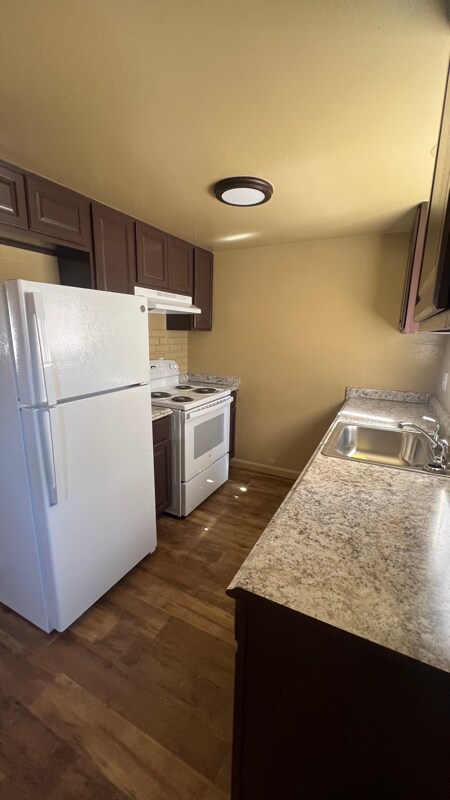 Building Photo - 738 Bedlow Dr