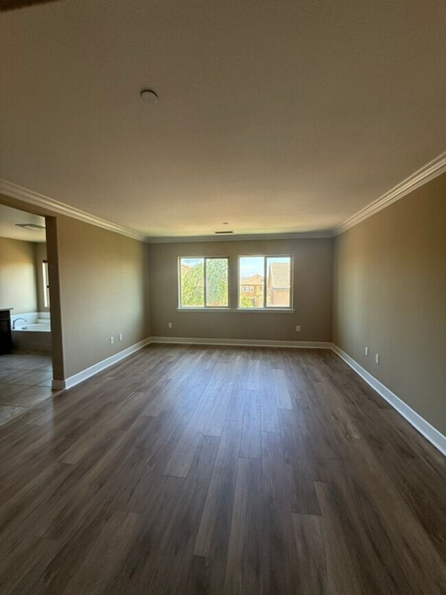 Building Photo - Model Home in desirable Moorpark Highlands!