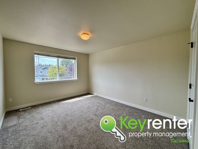 Building Photo - Newly Updated 5-Bedroom Home in Quiet Span...