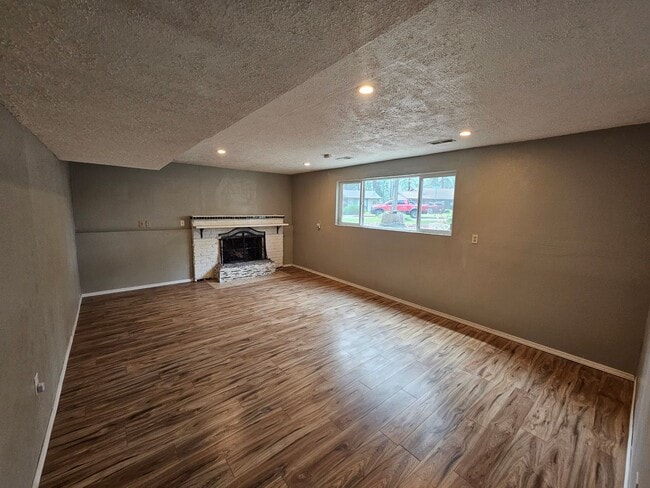 Building Photo - Beautifully Home in the Valley