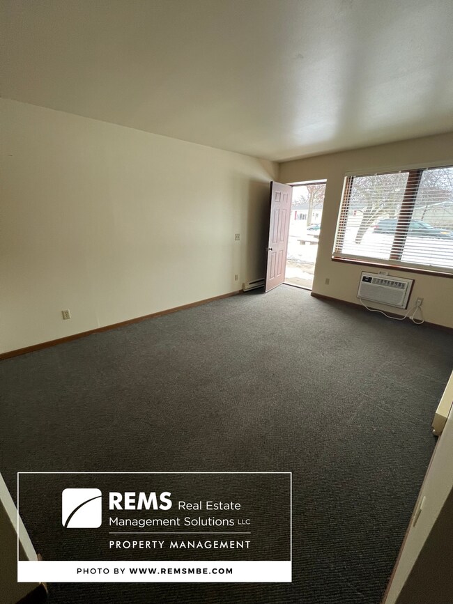 Building Photo - 503 7th St