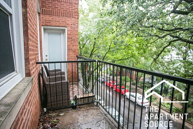 Building Photo - 2520 W Leland Ave