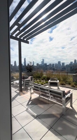 Building Photo - 1158 N Howe St