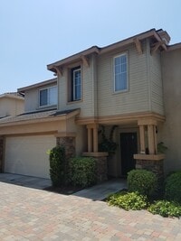 Building Photo - Beautiful Home in the Heart of it all. MUST SEE!