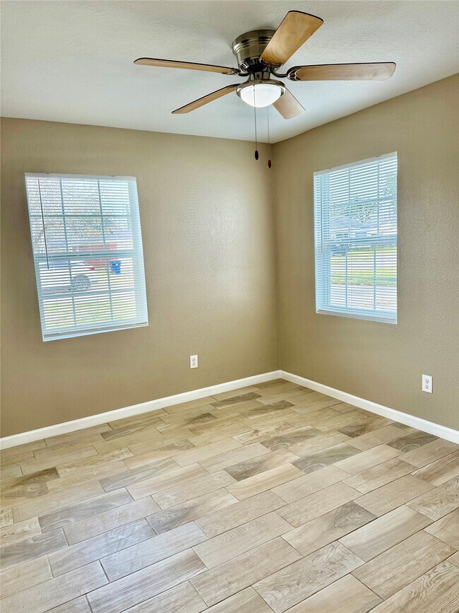 Building Photo - 7225 Hummingbird Ln