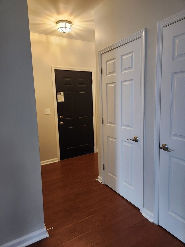 Building Photo - Bright Two Bedroom Condo