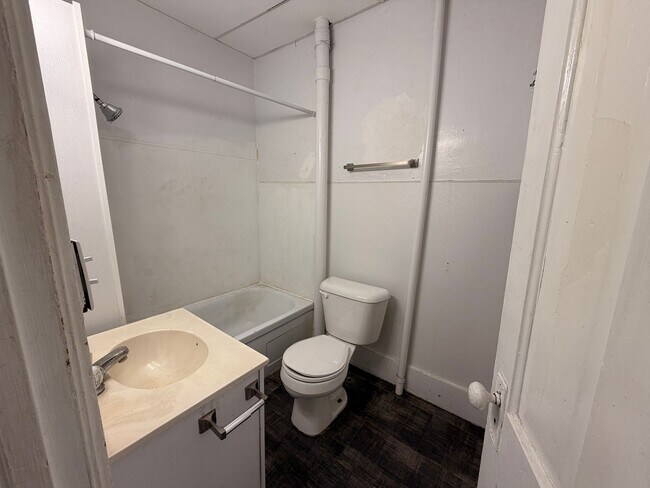 Building Photo - 1239 6th Ave N