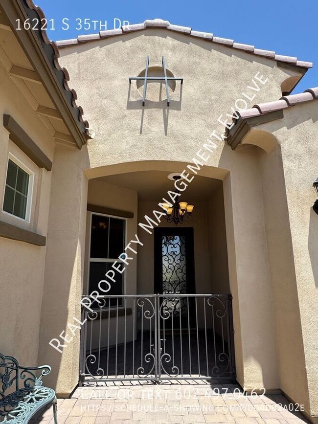 Building Photo - 16221 S 35th Dr