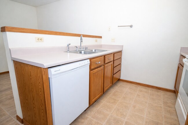 Building Photo - Moline Duplex