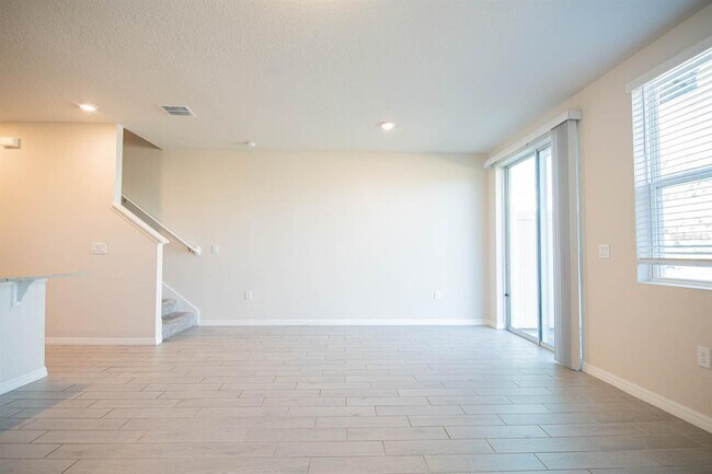 Building Photo - 425 Legacy Lp