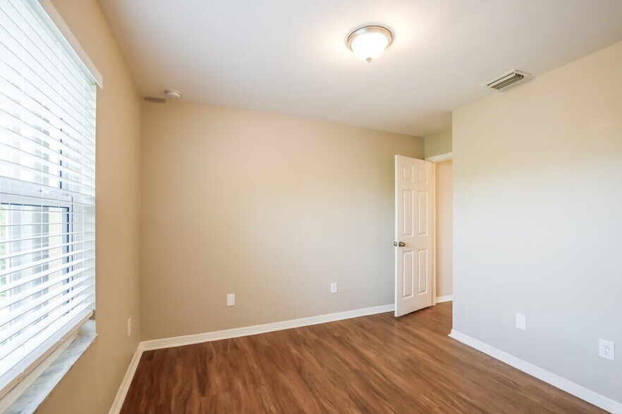 Building Photo - 1230 NW 192nd Terrace