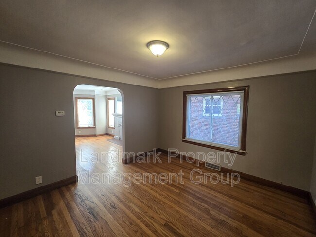 Building Photo - 9657 Outer Dr E