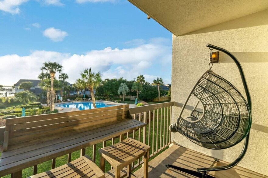 Building Photo - 214 Miracle Strip Pkwy SW