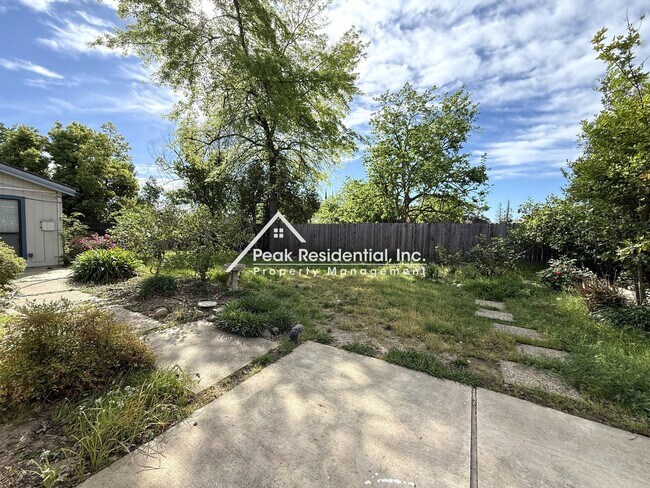 Building Photo - Wonderful Orangevale 4bd/2ba Home with 2 Car Garage!