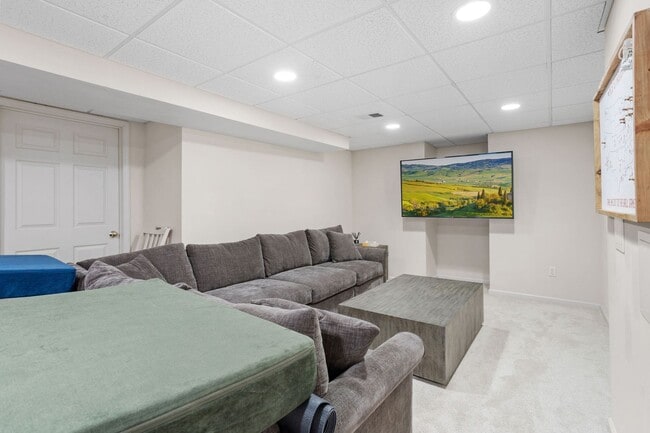 Building Photo - 3 Bd / 2.5 Bth Council Rock Townhome