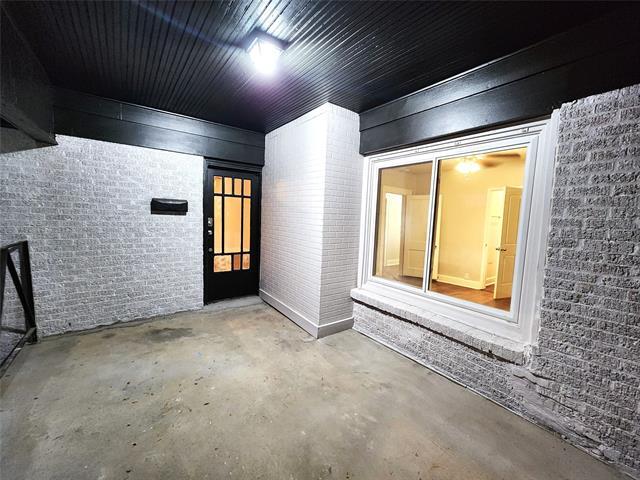 Building Photo - 2114 N Elm St