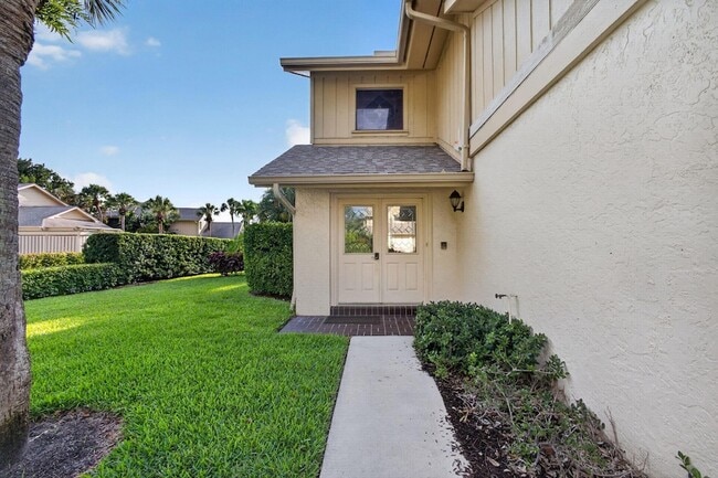 Building Photo - 17137 Waterbend Dr