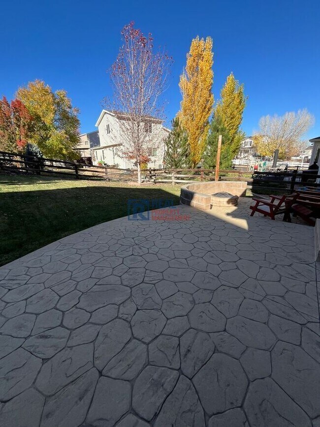 Building Photo - 9597 Fox Den Dr