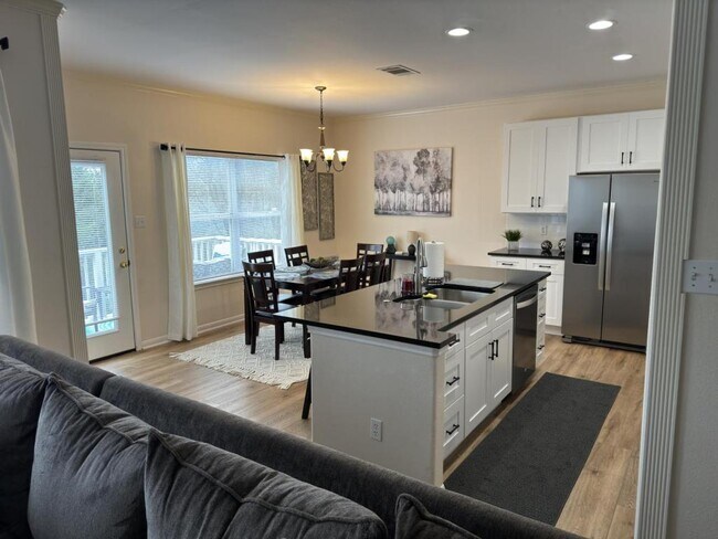 Building Photo - 21910 Goldcrest Run