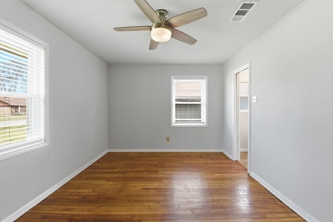 Building Photo - 4929 Libbey Dr