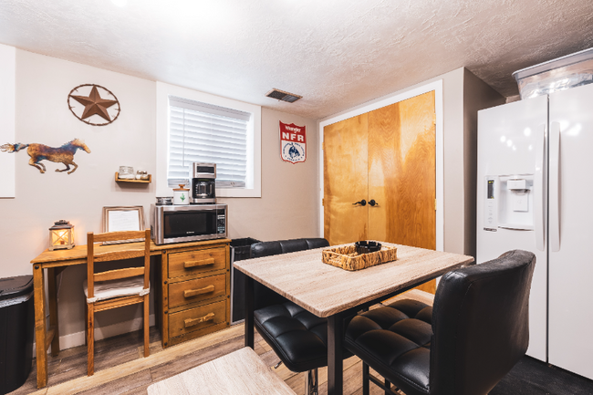 Building Photo - 5549 S 2700 W
