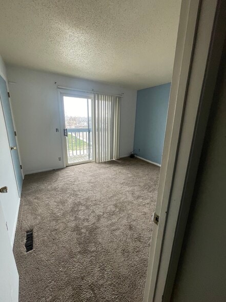 Building Photo - 822 Badger Ln