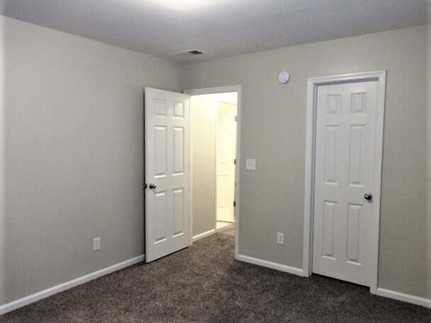 Building Photo - 204 Short Woods Ct