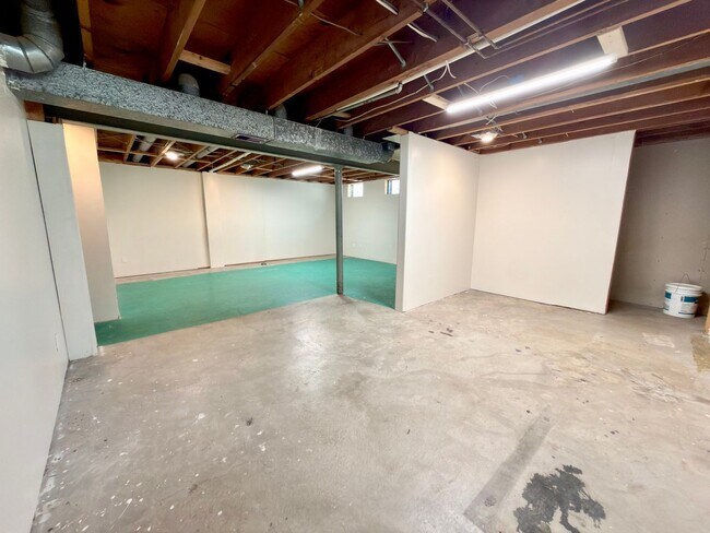 Building Photo - 7860 Sequoia Ct