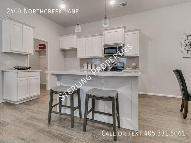 Building Photo - 2404 Northcreek Ln