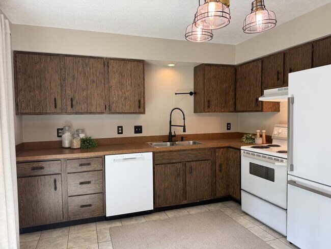 Building Photo - 2500 Cleveland Rd