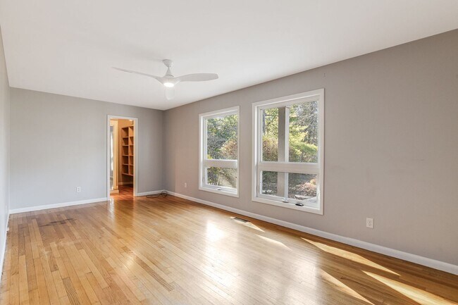 Building Photo - Updated 2-Bedroom Home in Gorgeous Woodland Hills (Landscaping Included)