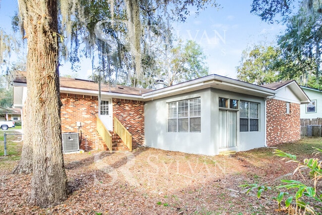 Building Photo - The ideal space to balance life, work, and play.