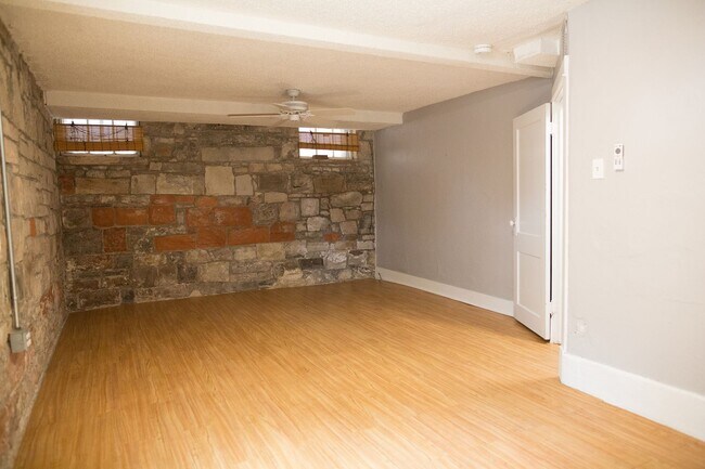 Building Photo - 1328 Mariposa St