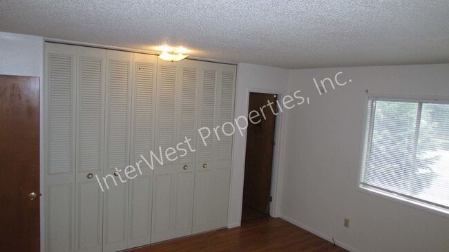 Building Photo - MCCA01