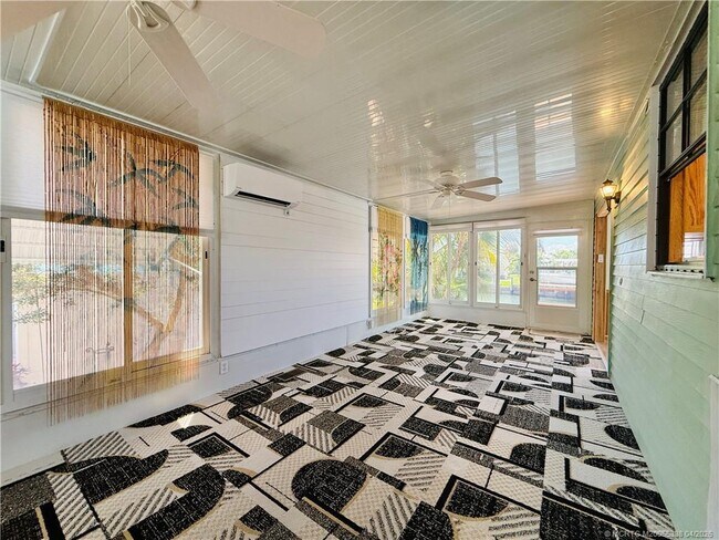 Building Photo - 10851 S Ocean Dr